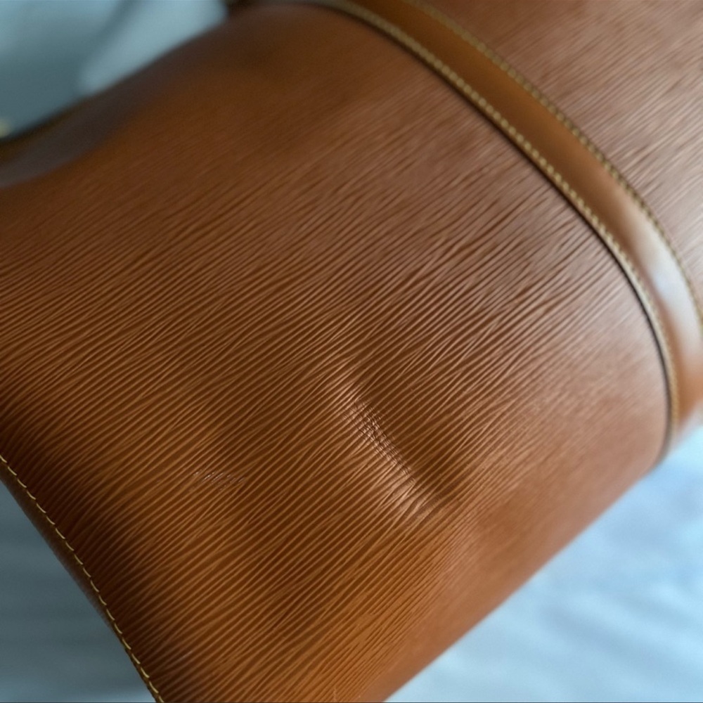 Louis Vuitton Leather Travel Bag - Picture 6 of 13